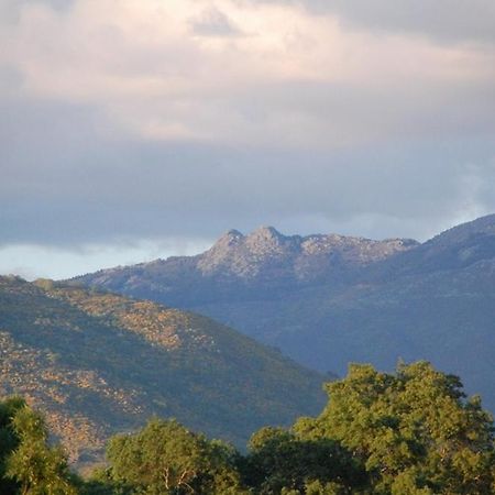 Posada Tresmentiras Aldeanueva del Camino Bagian luar foto