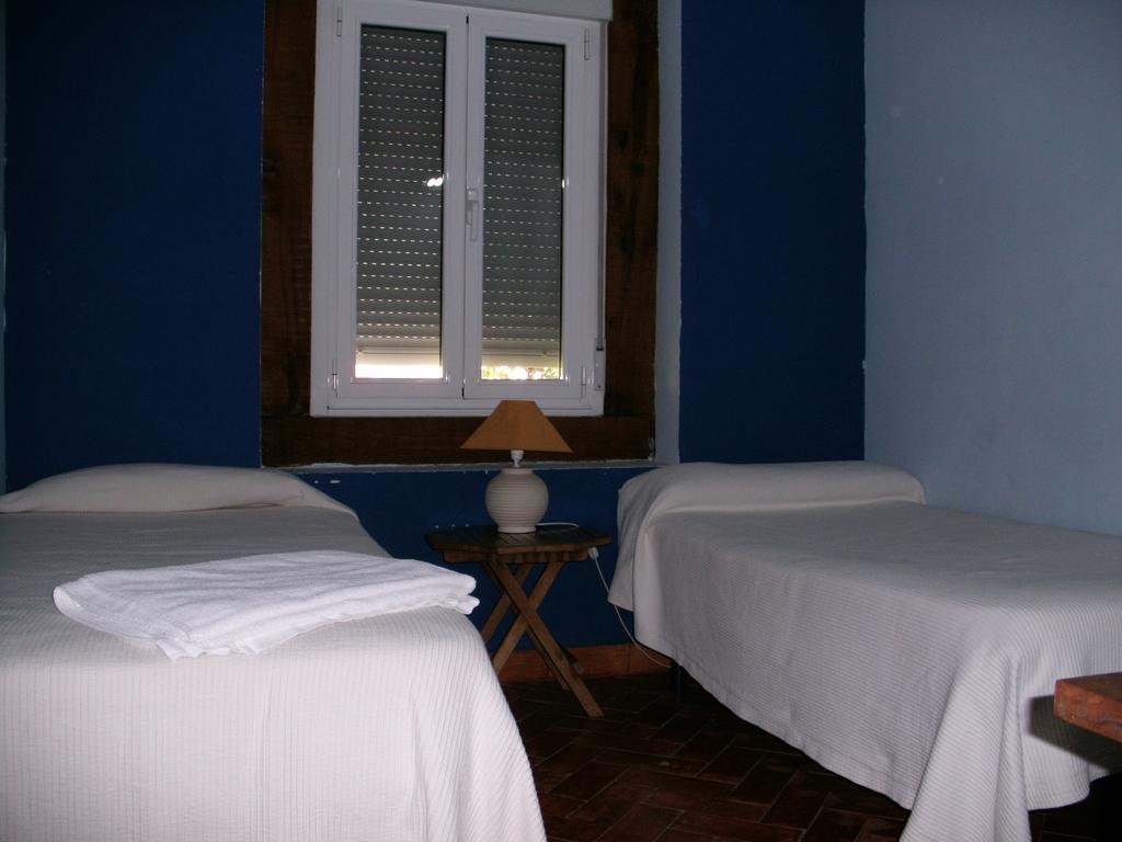 Posada Tresmentiras Aldeanueva del Camino Bagian luar foto
