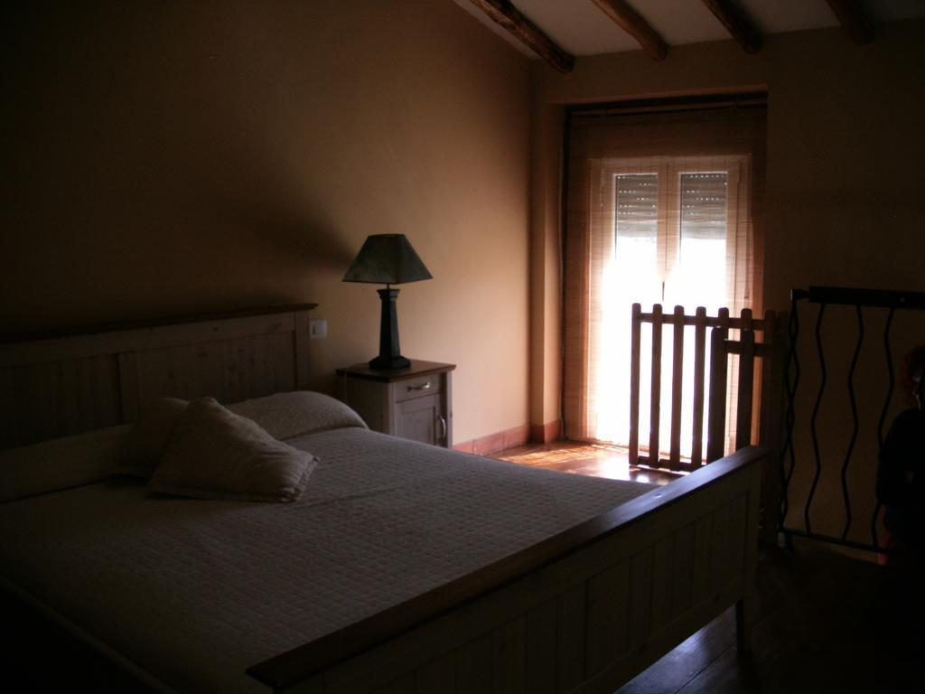 Posada Tresmentiras Aldeanueva del Camino Bagian luar foto