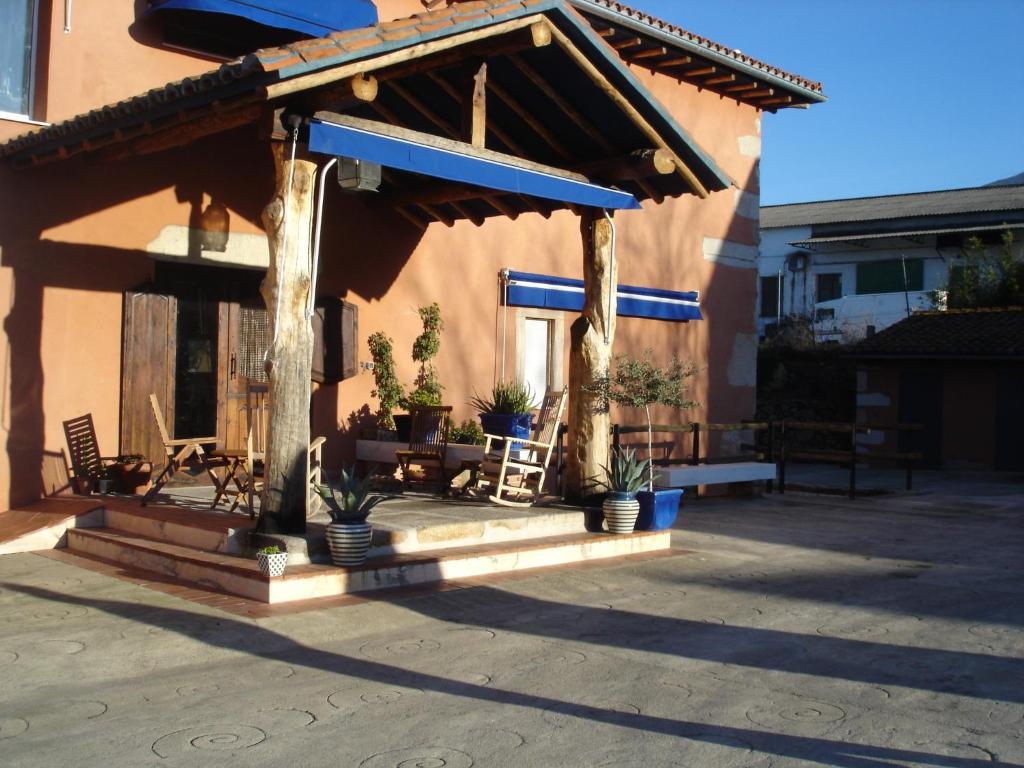 Posada Tresmentiras Aldeanueva del Camino Bagian luar foto