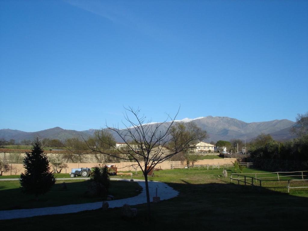 Posada Tresmentiras Aldeanueva del Camino Bagian luar foto