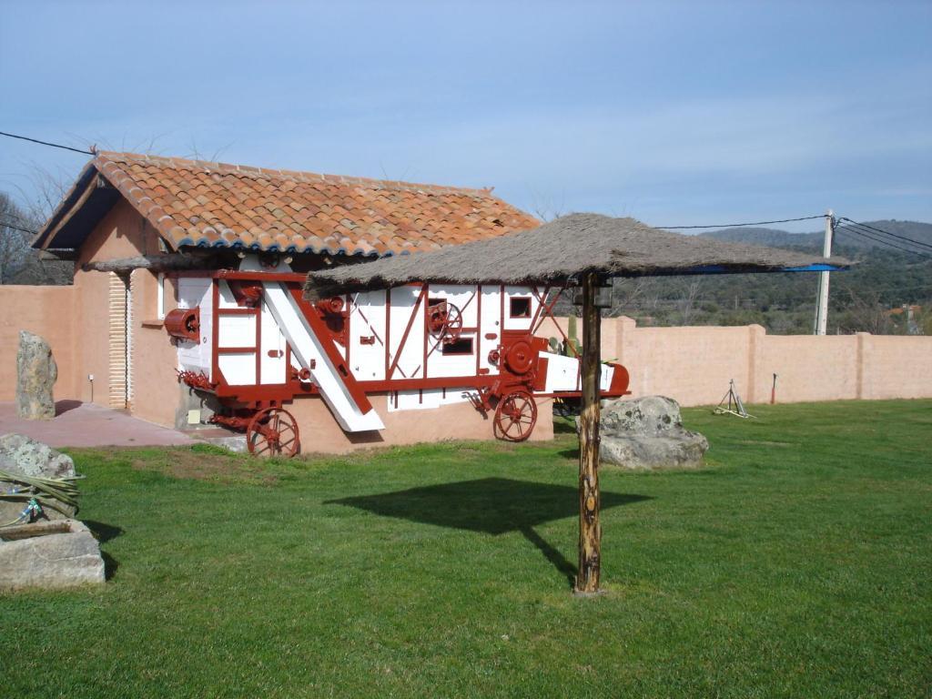 Posada Tresmentiras Aldeanueva del Camino Bagian luar foto