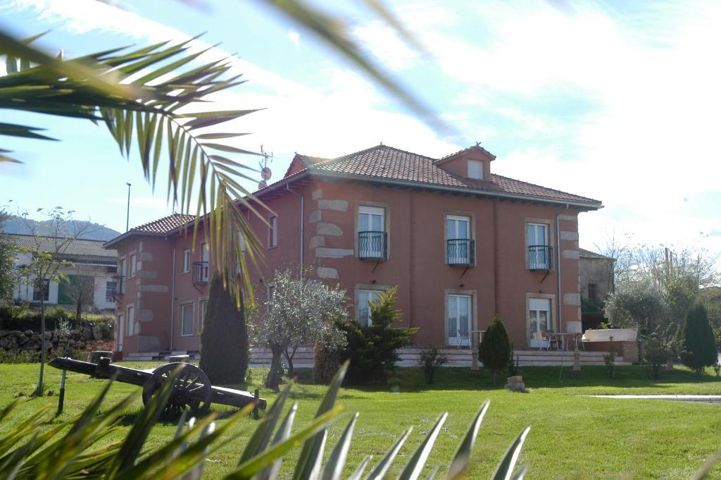 Posada Tresmentiras Aldeanueva del Camino Bagian luar foto